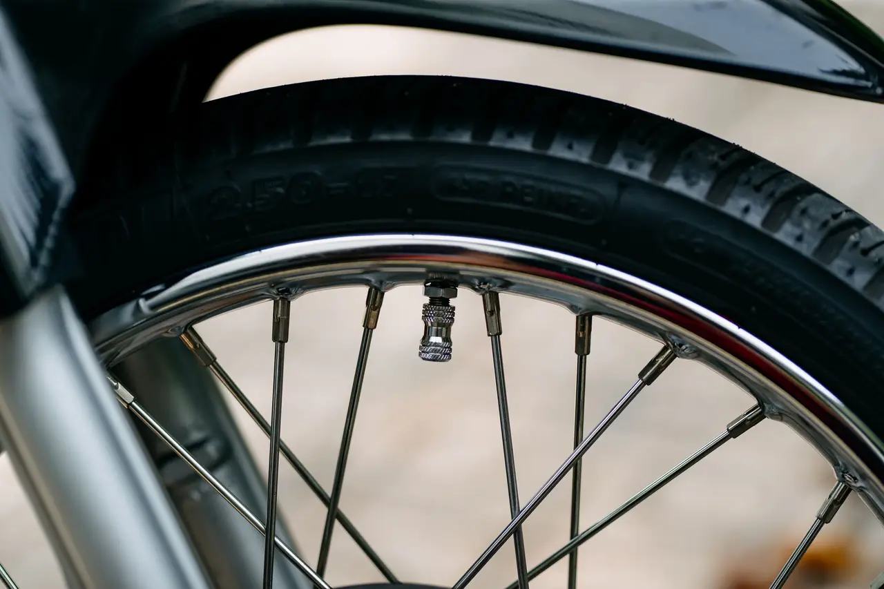 Bicycle tire tread and spokes